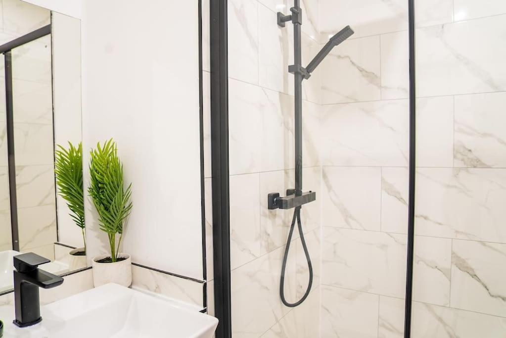 Five Star Boutique Studio Flat In Лондон Экстерьер фото