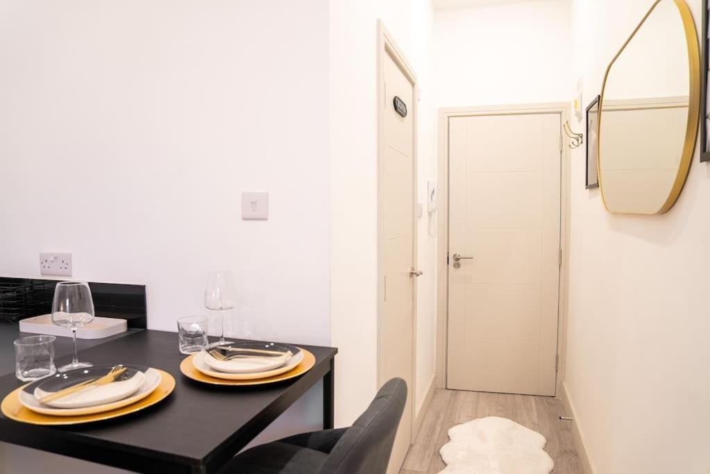 Five Star Boutique Studio Flat In Лондон Экстерьер фото